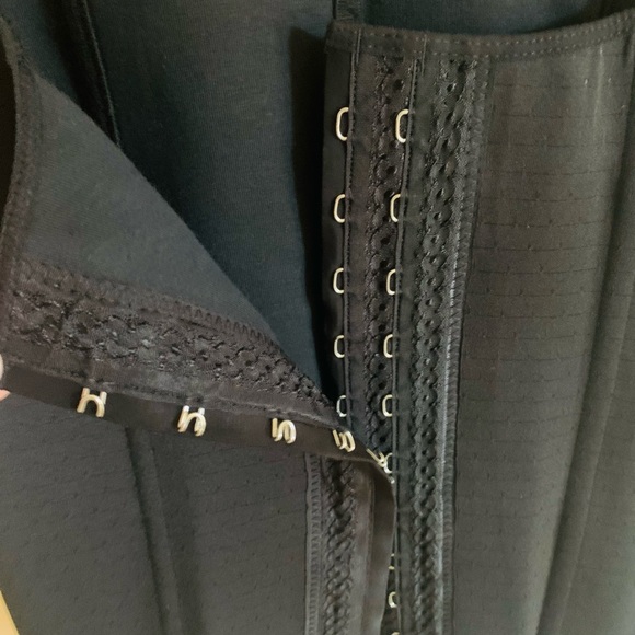 Black Premier Vest - Picture 2 of 8